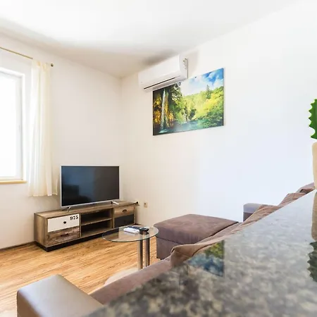 아파트 Charming And Comfortable - Classic Double 자다르